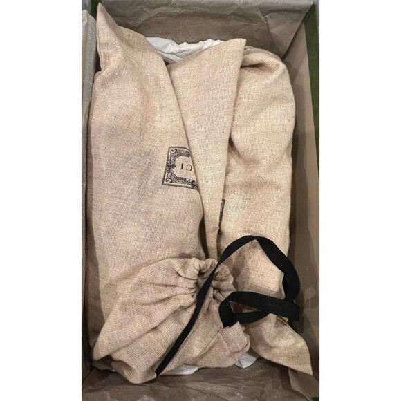 Gucci Bee Embroidered Ace Sneakers EU 38 US 8
White Leather Web Stripe Low Top - Picture 4 of 10